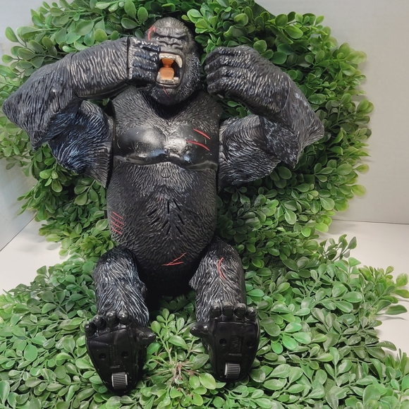 2005 Universal Studios 14" King Kong - Picture 5 of 17